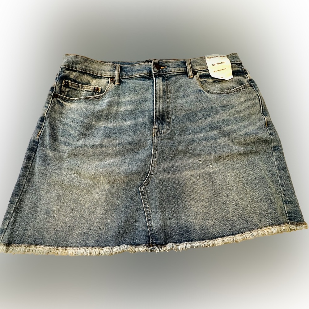 NWT Calvin Klein, mid rise blue jeans skirt size fringed edge, size 32!